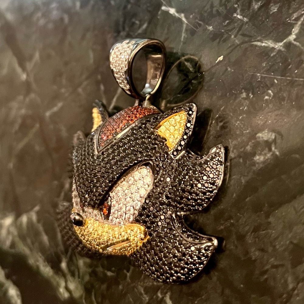 SONIC THE HEDGEHOG X KING ICE - SHADOW NECKLACE